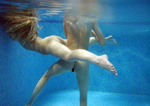 水中セックス画像 018