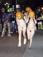 外国人 ハロウィンやお祭りに平気で裸で出席をする変態な外人たちｗｗｗｗｗｗｗｗ｜エロ画像
