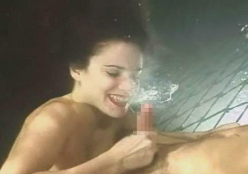 水中セックス 画像076