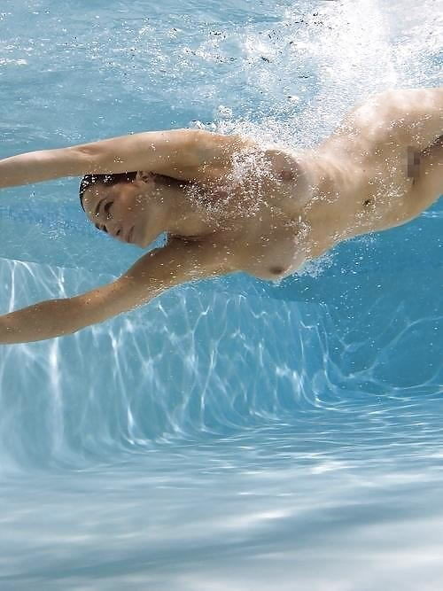 全裸水泳 画像016